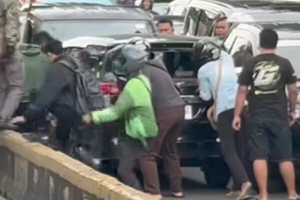 Pengemudi Calya Lawan Arah di Gunung Sahari, Diduga Panik Gunakan Pelat Nomor Palsu