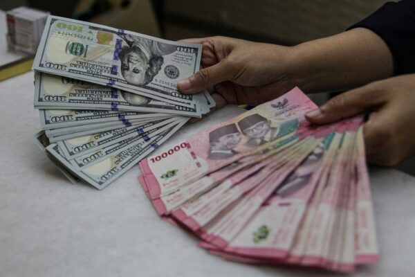 Sentimen Manufaktur AS dan Konflik Iran Tekan Rupiah ke Level Rp17.879 Pagi Ini